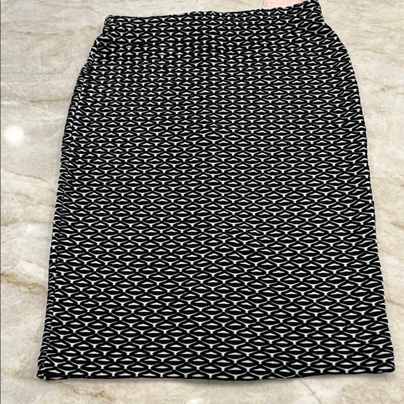 NEW Philosophy | Midi Stretchy Pencil Skirt | Black & White Geo | 4 - Picture 1 of 12